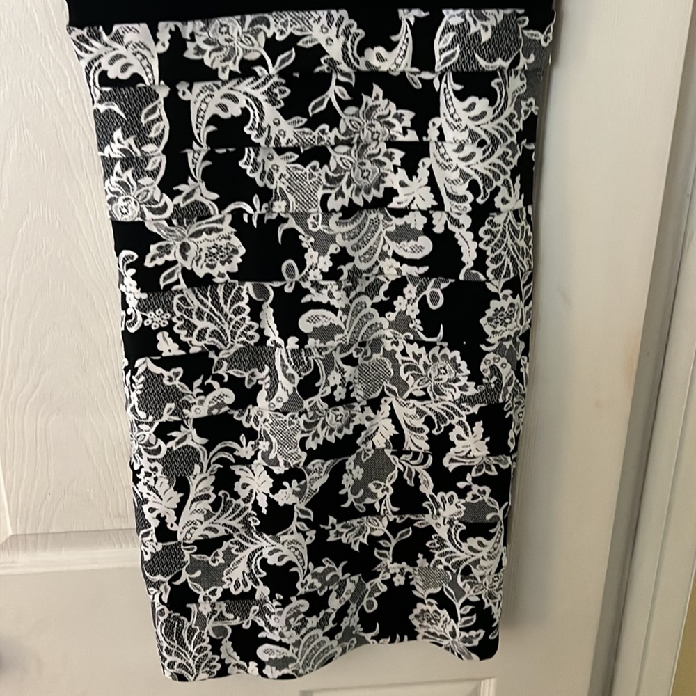 Dress - Picture 3 of 4